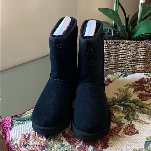 NEW UGG CLASSIC SHORT STARGIRL BLACK - Picture 4 of 8